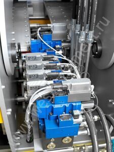 Highly efficient hydraulic unit with servo-operated valves